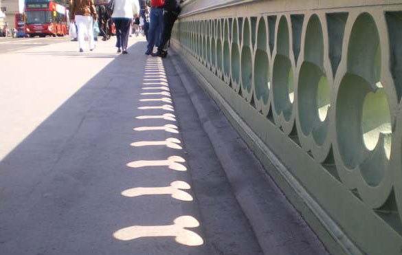 consider the sun direction when building a wall with a shadow.jpg