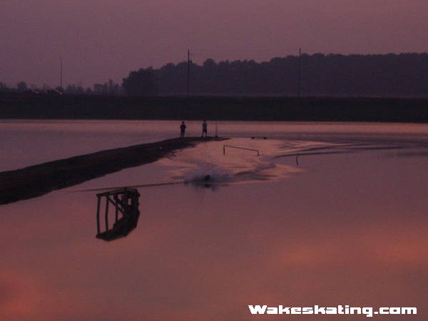 Suburban_wakepond_002