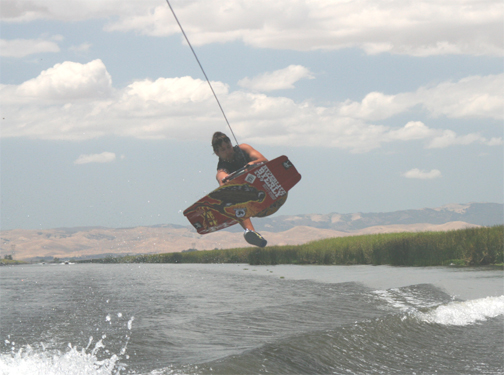 1525Wakeboarding_6_19_05_012a