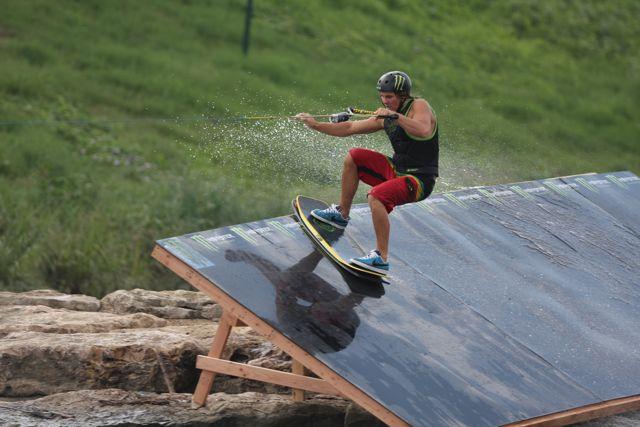 Balzer_wall_ride_by_Moniz
